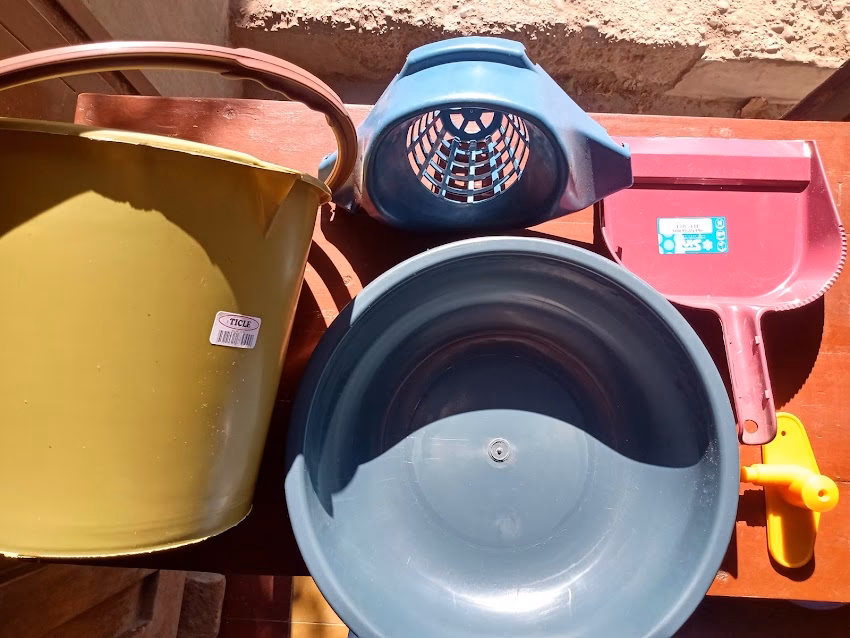 Artículos de limpieza y alimento para mascotas