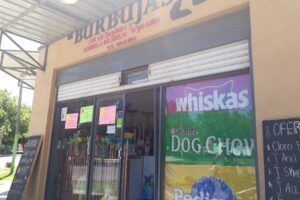 Burbujas articulos de limpieza y alimentos para mascotas