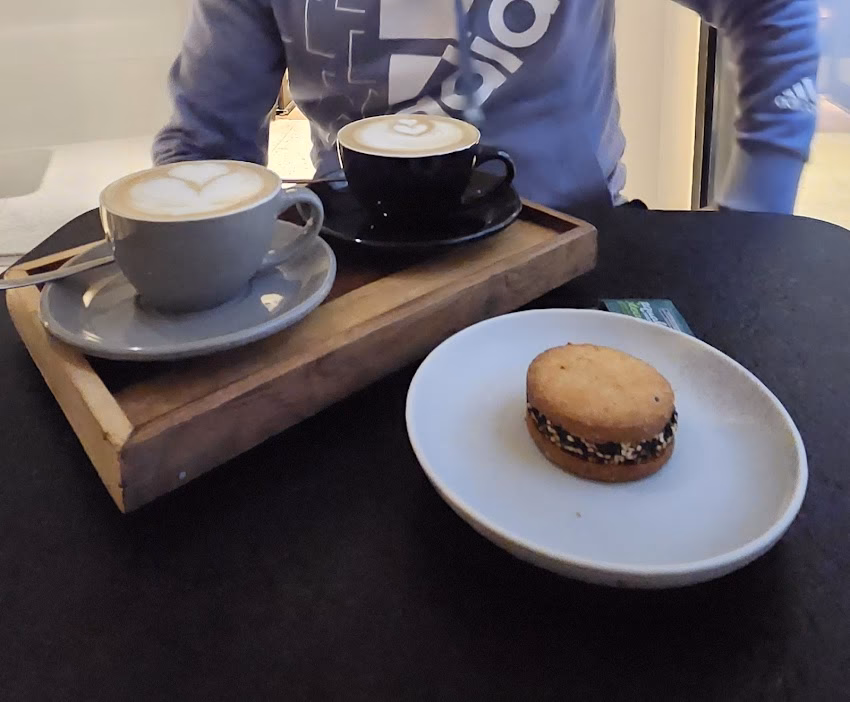 El Papagayo Petit Cafe Vermouth Bar