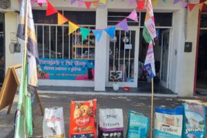 Entre Perros Y Gatos Forrajeria