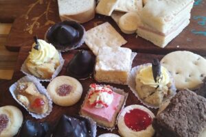 Las Rosas Pan y café Galería Ayni